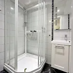 Centrally Located In Apartamento Bud