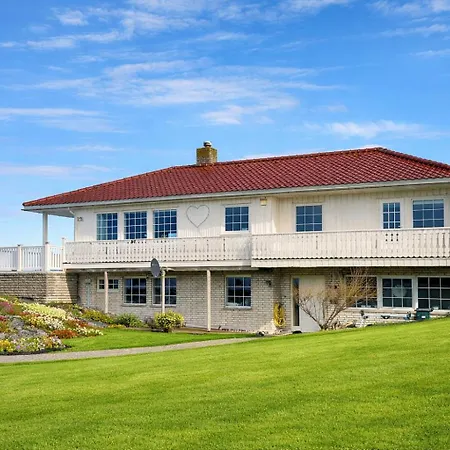 Centrally Located In 公寓